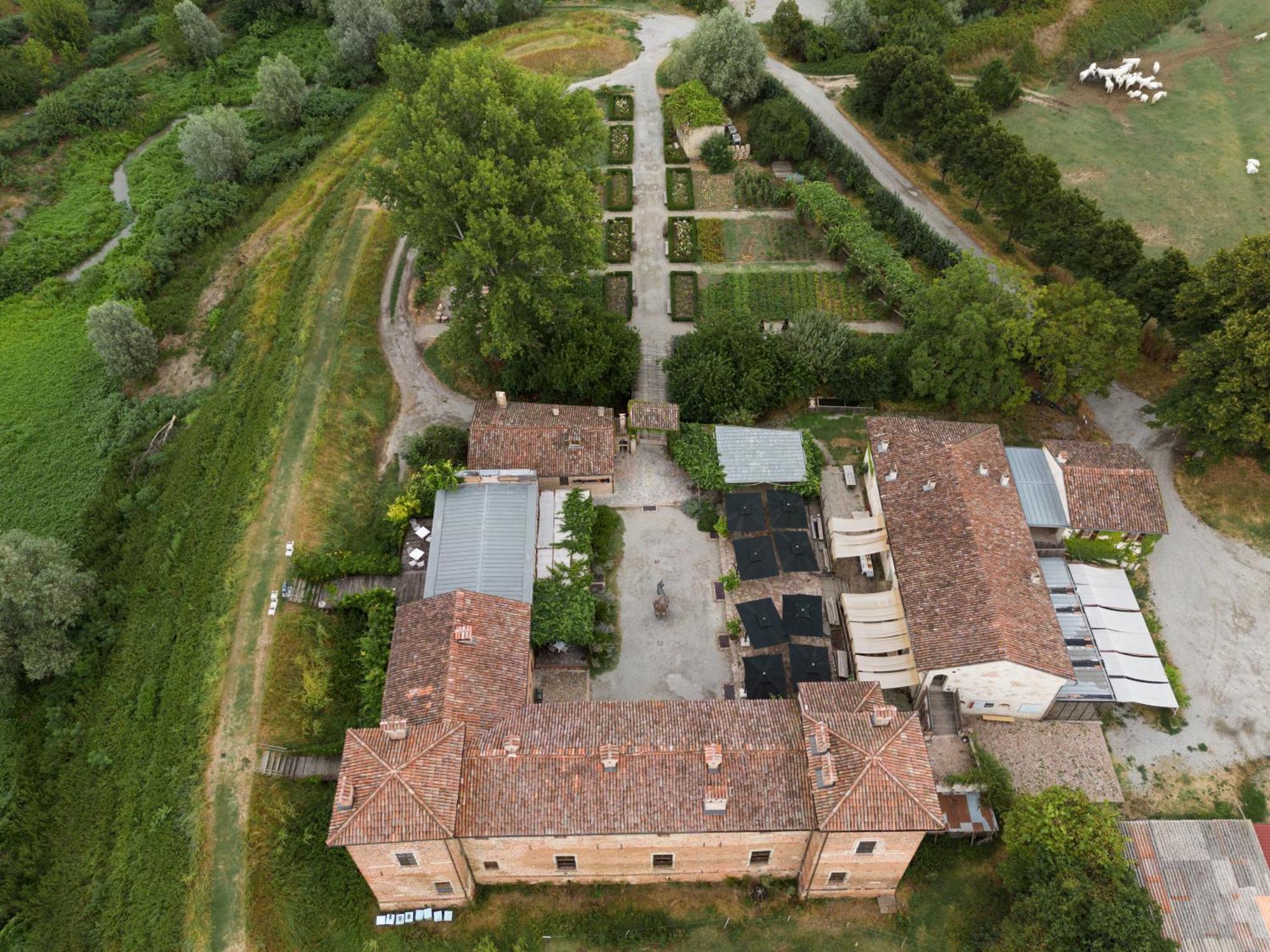 Antica Corte Pallavicina Relais Polesine Parmense Exterior photo